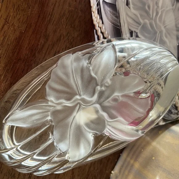 Studio Nova Iris Flower Oval Glass dish - Picture 5 of 5